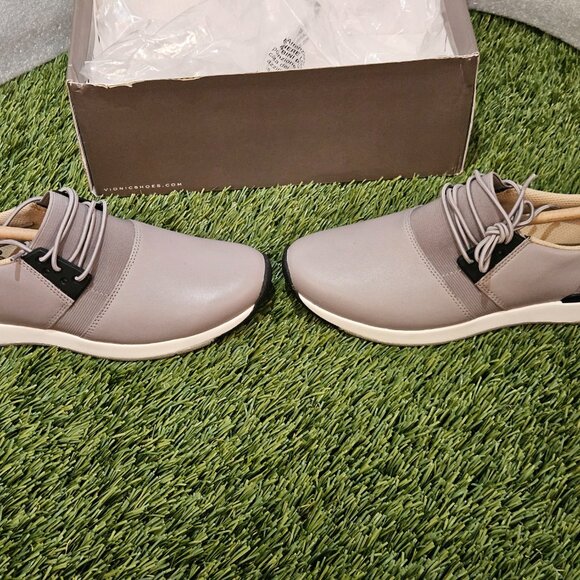 Vionic Women’s Carmen Leather Slip-On Sneakers – Light Gray – Size 6.5M – NIB 👟 - Picture 2 of 7